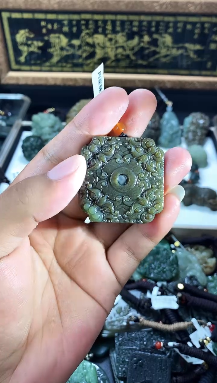 颈饰未镶嵌和田玉1