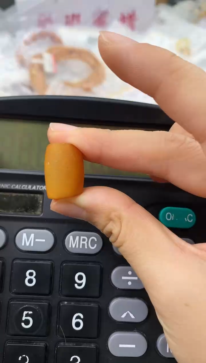 未镶嵌琥珀珠宝奇石189