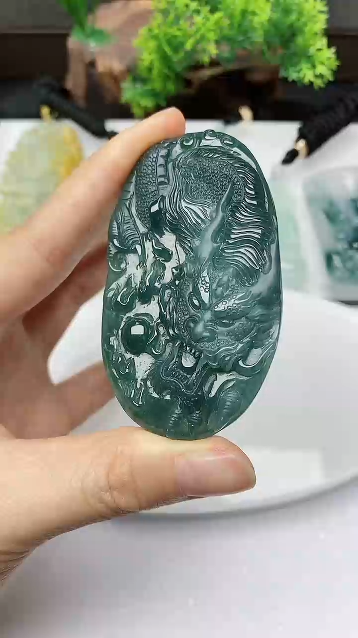 【闪购商品】翡翠颈饰未镶嵌         