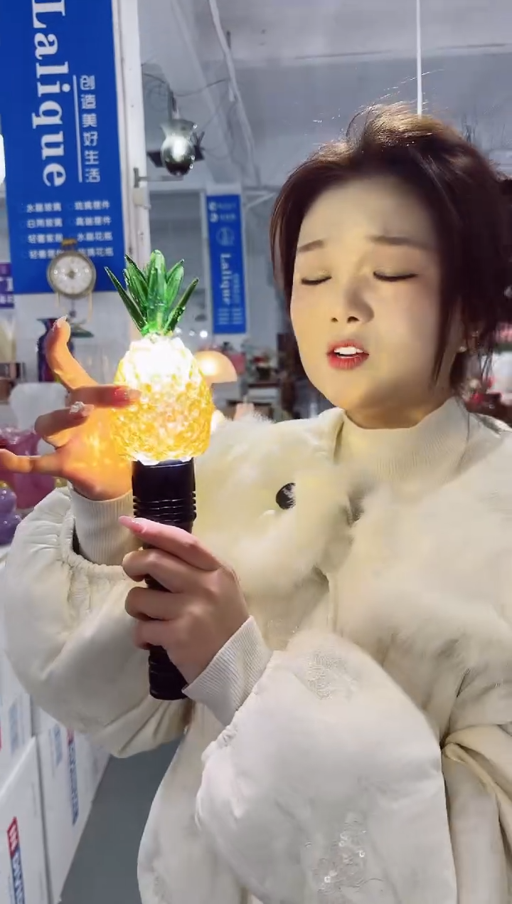 【闪购商品】无铅玻璃私花花瓶微瑕-9579