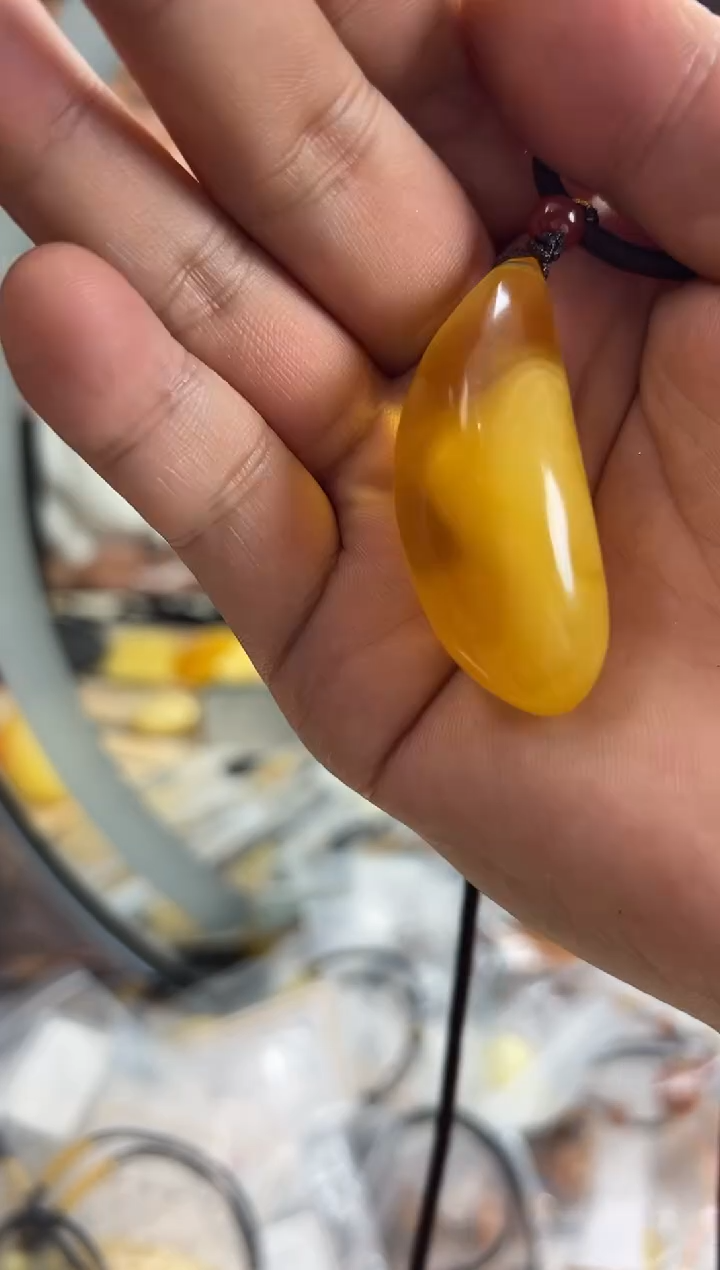 【闪购商品】琥珀裸石未镶嵌蜜蜡吊坠