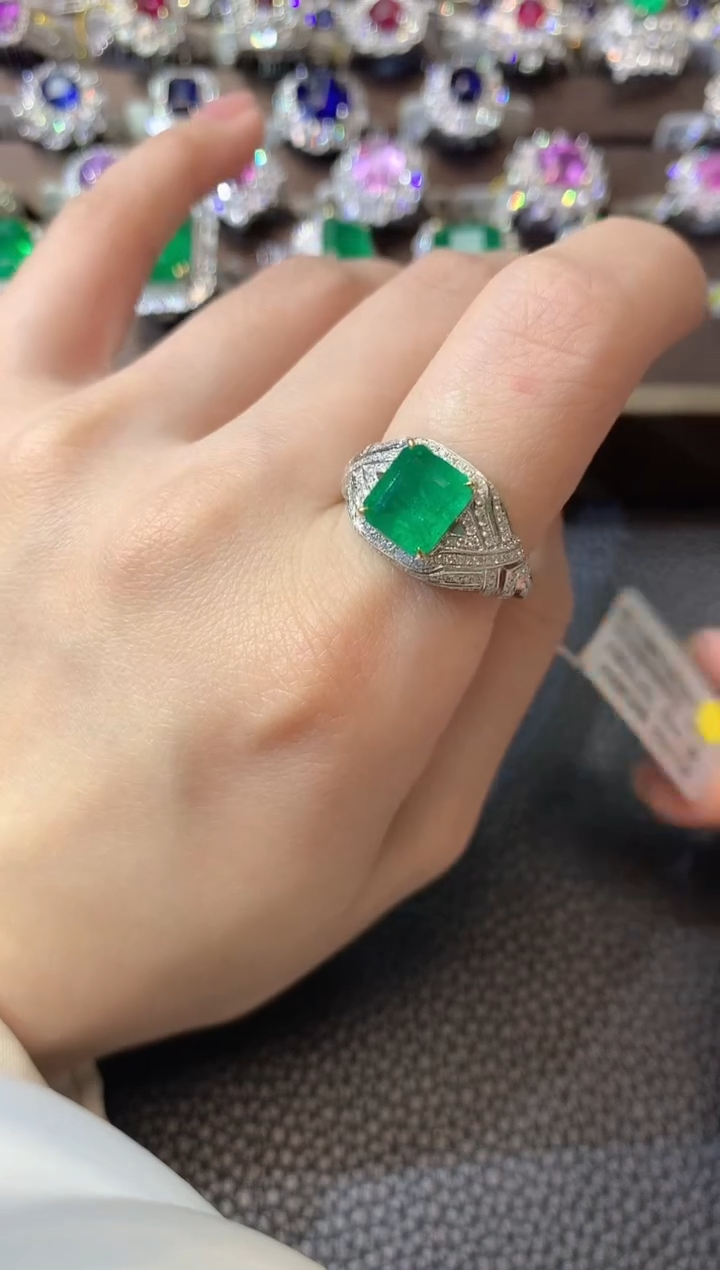 【闪购商品】祖母绿戒指18K金镶嵌D133