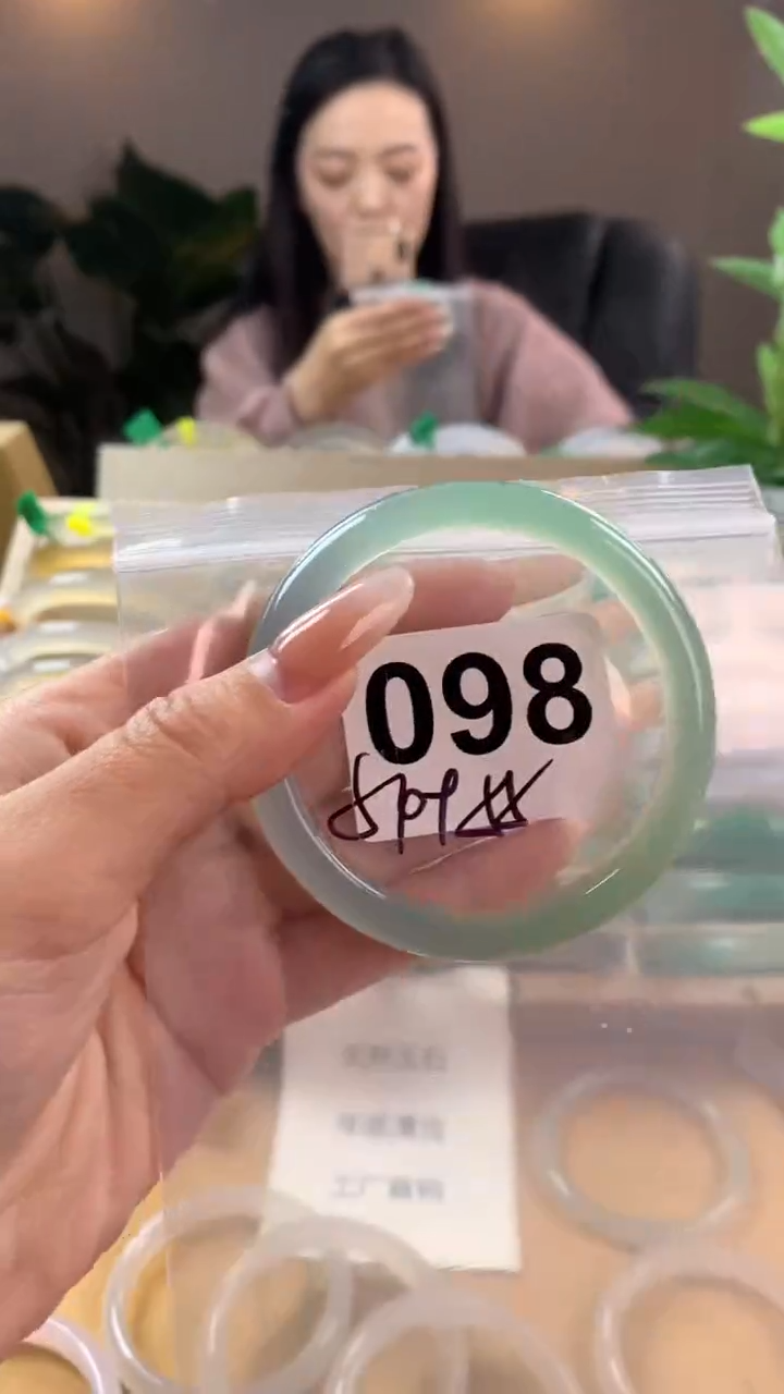 【闪购商品】玛瑙/玉髓手镯未镶嵌098