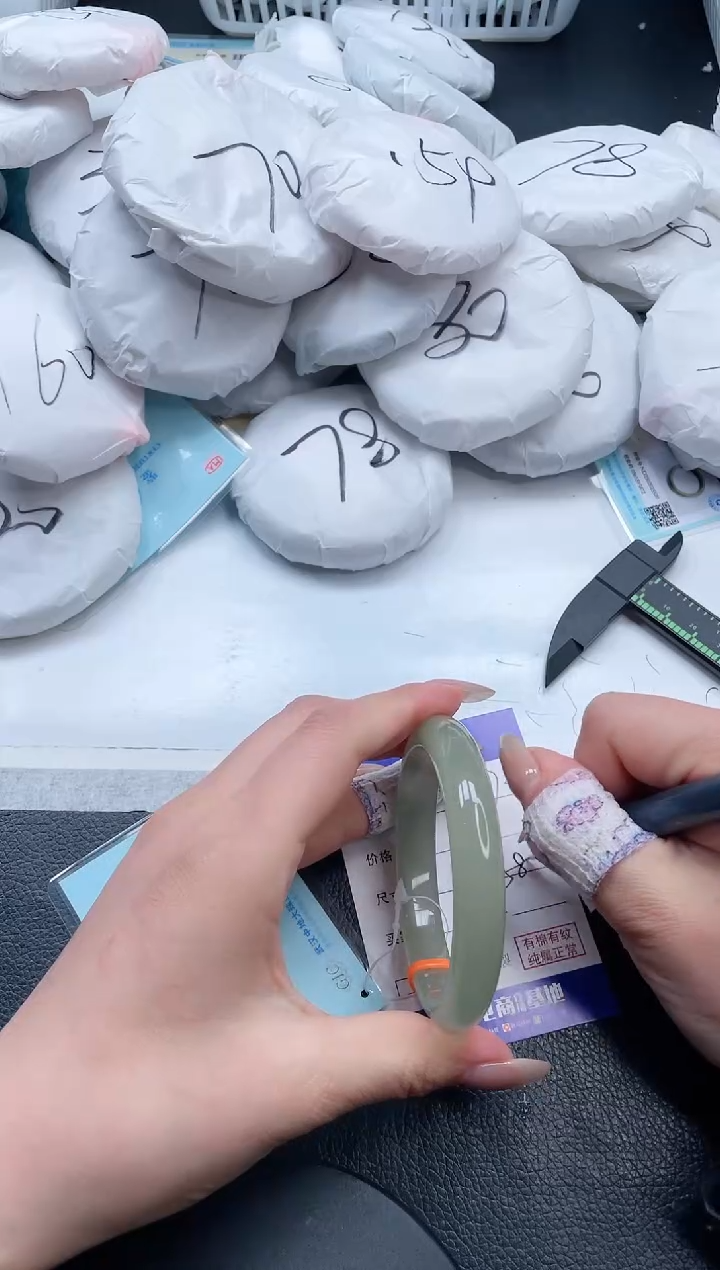 【闪购商品】石英质玉手镯未镶嵌9V273-58