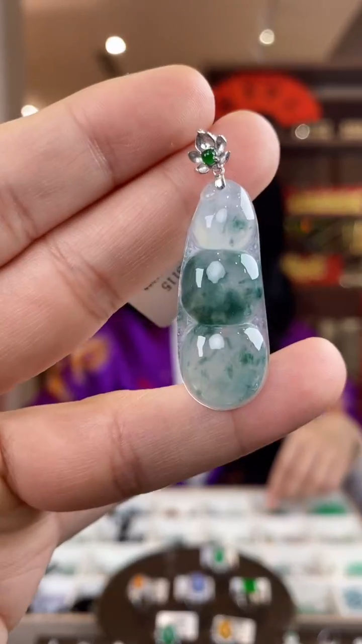 【闪购商品】翡翠吊坠(不含链)18K金镶嵌翡翠福豆