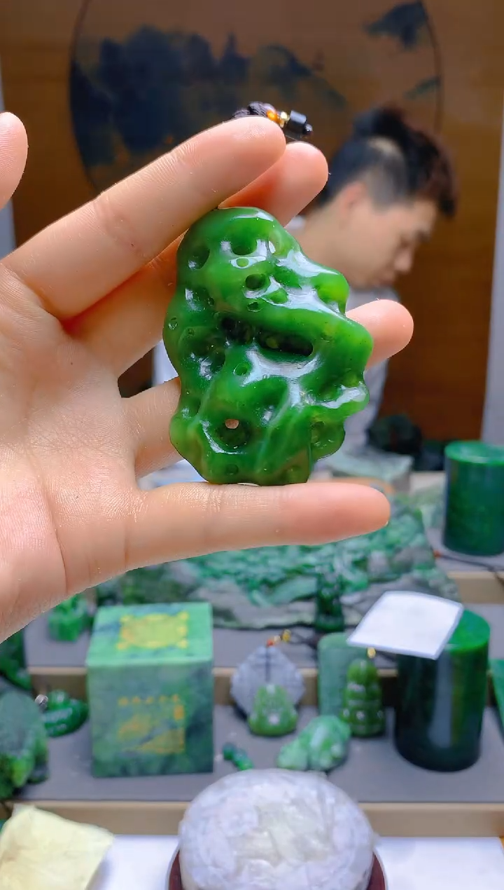 和田玉（碧玉）未镶嵌颈饰1
