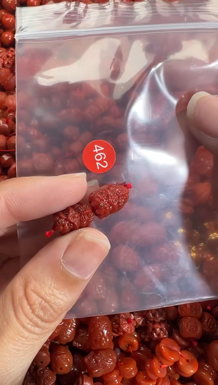 南红玛瑙未镶嵌颈饰1