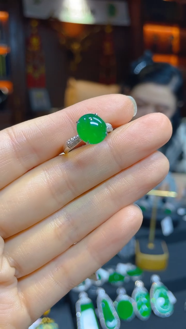 【闪购商品】翡翠戒指18K金镶嵌116935-天然A货翡翠蛋面戒指