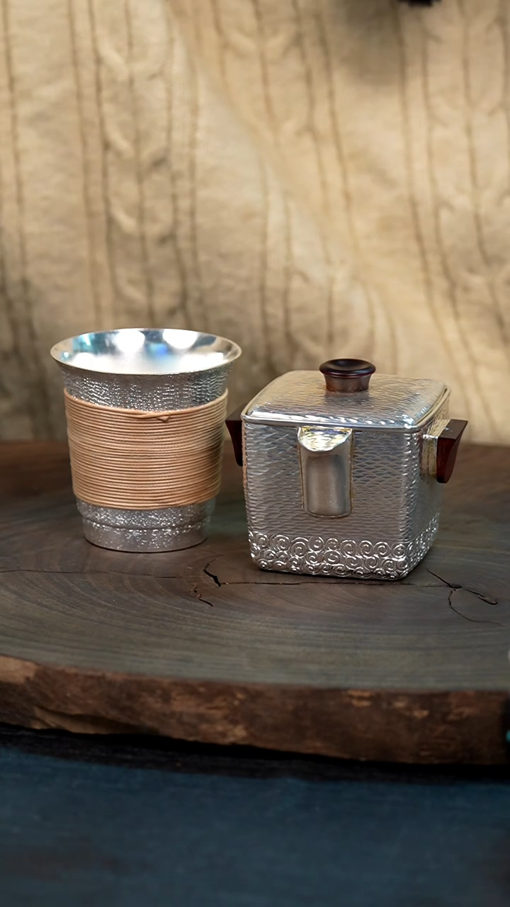 【闪购商品】手工锤纹银手抓壶+1杯子