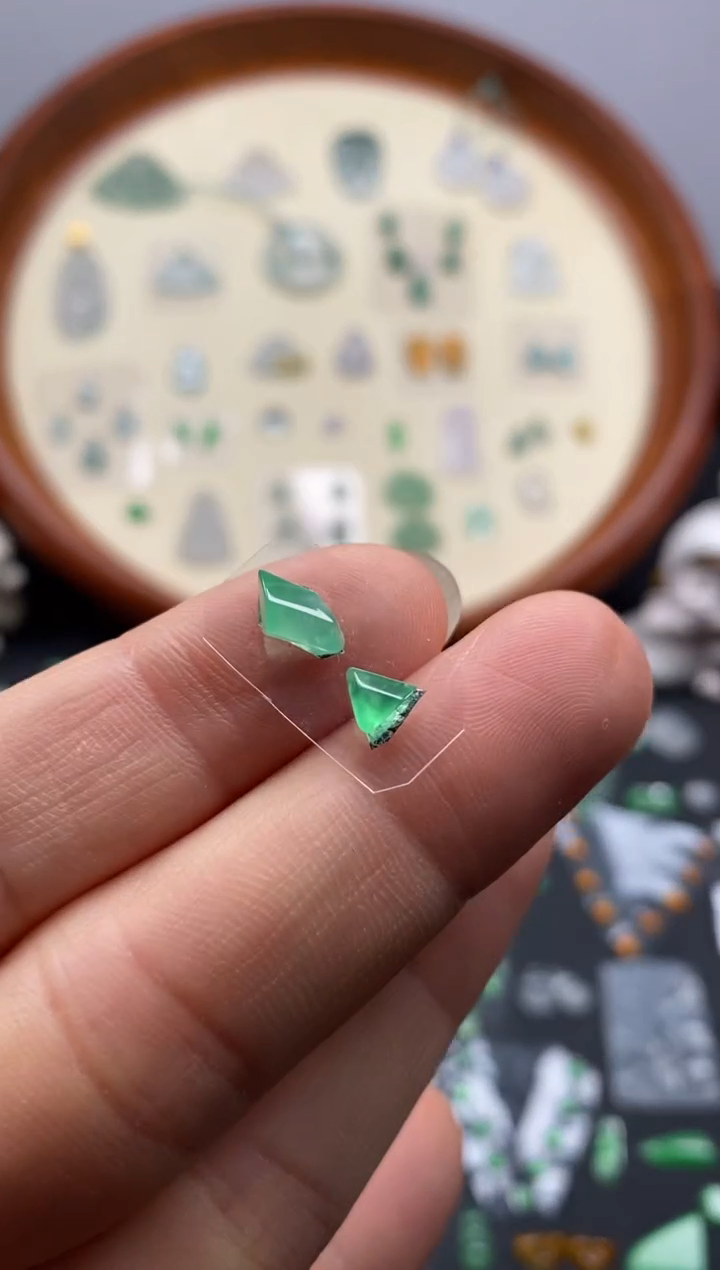 颈饰未镶嵌翡翠木那緑随形/芬