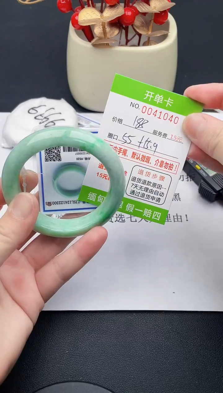 【闪购商品】40女王丽致优雅手镯时尚百搭
