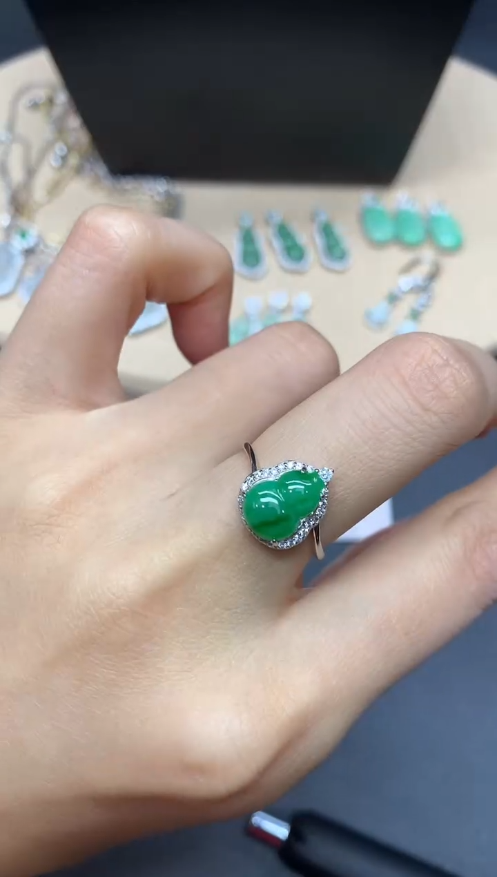 【闪购商品】翡翠戒指银S925镶嵌葫芦【无服务费】