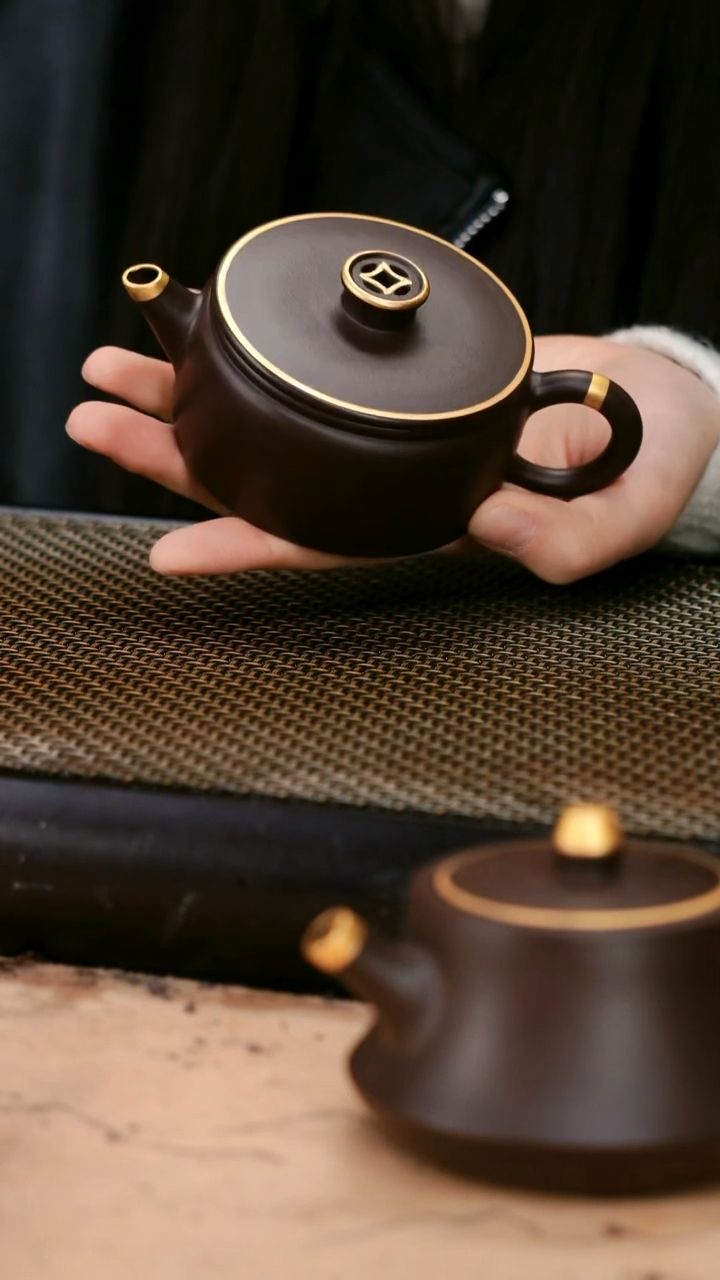 茶壶紫砂四号井茄皮紫泥描金钱币钮汉瓦150cc