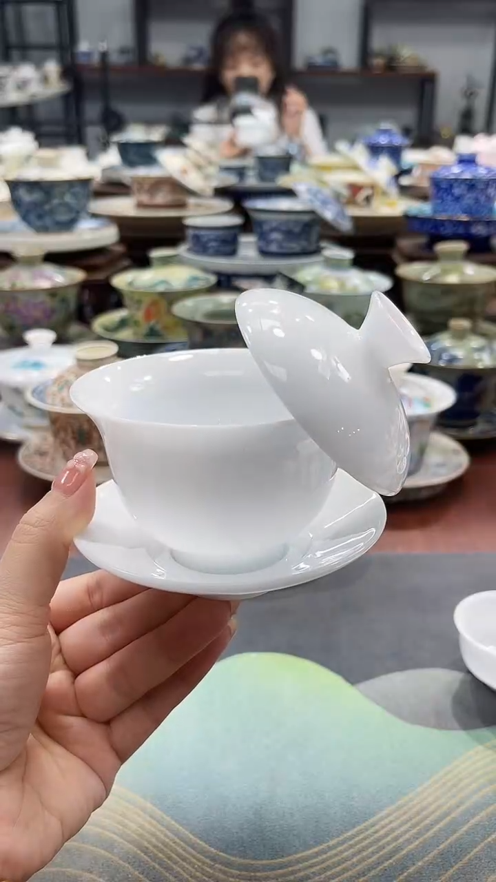 150冰种纯白元宝盖碗