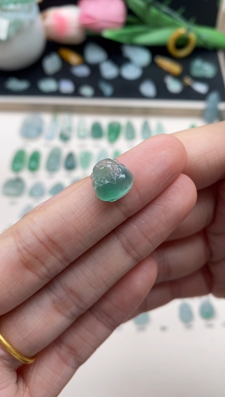 【闪购商品】翡翠颈饰未镶嵌翡翠冰绿裸石