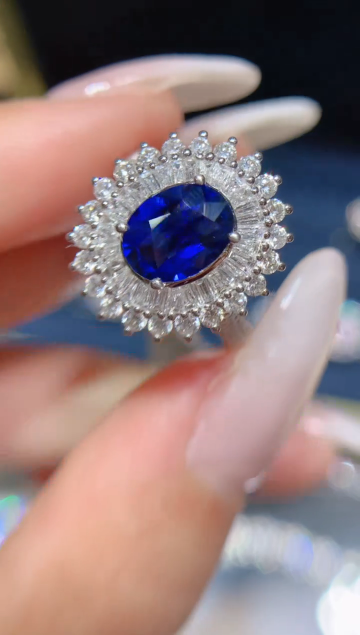 【闪购商品】蓝宝石戒指18K金镶嵌1.5CT