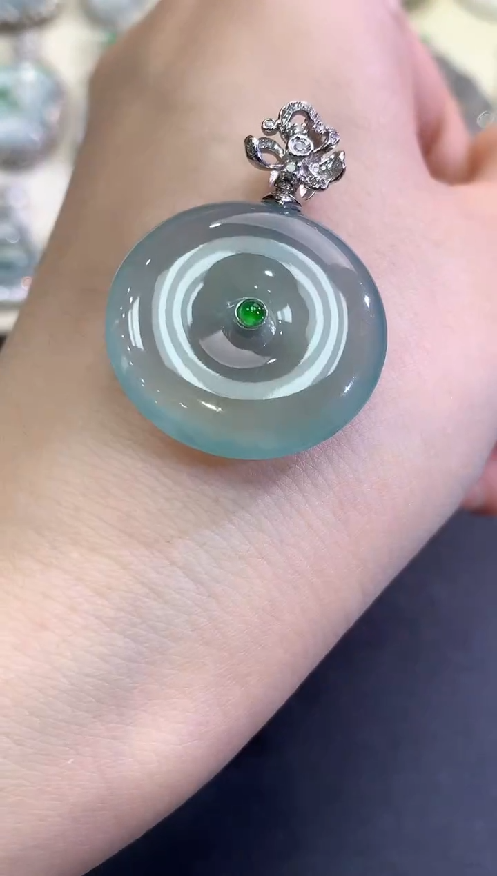 【闪购商品】翡翠颈饰18K金镶嵌B92   