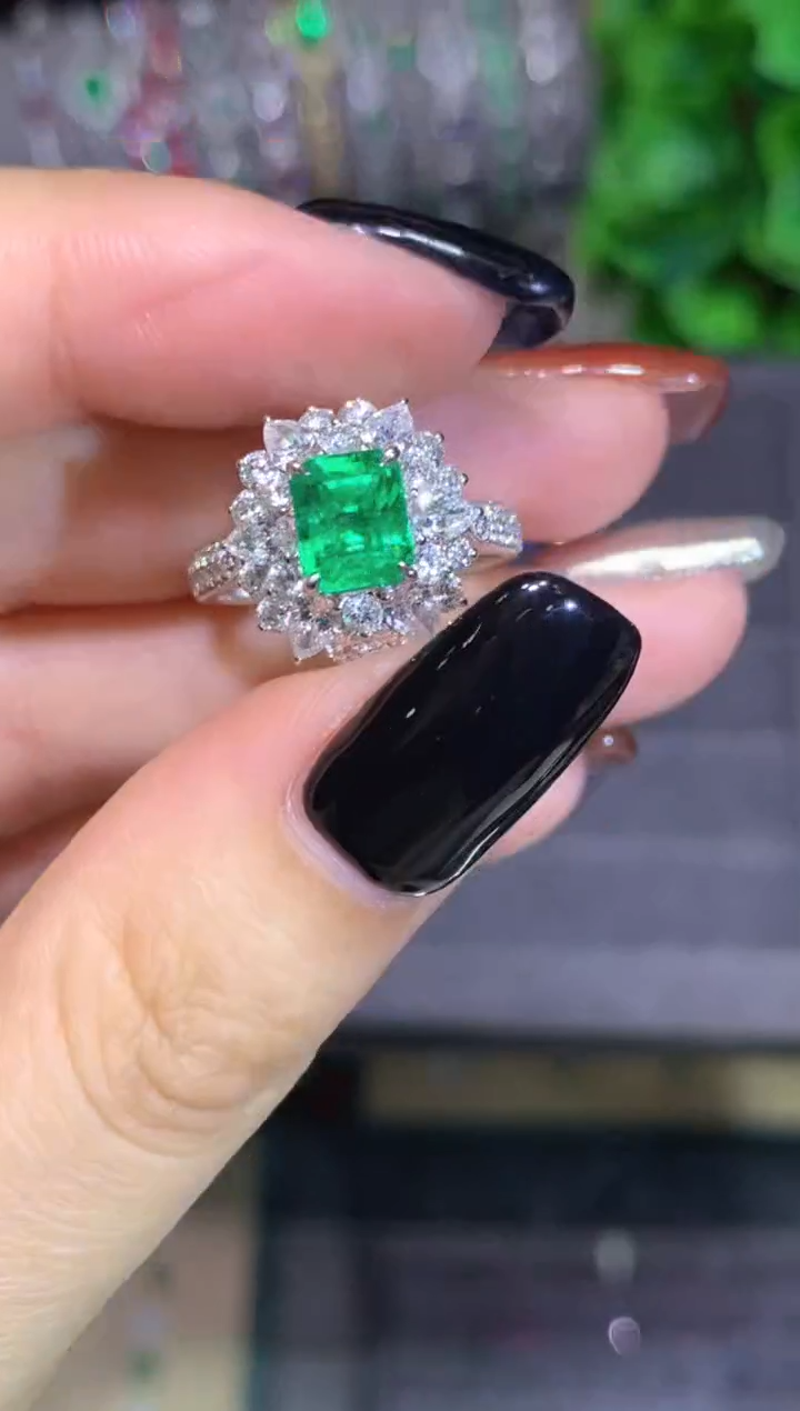 18K金镶嵌戒指祖母绿1.35CT