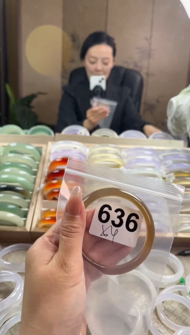 手镯玛瑙/玉髓未镶嵌636