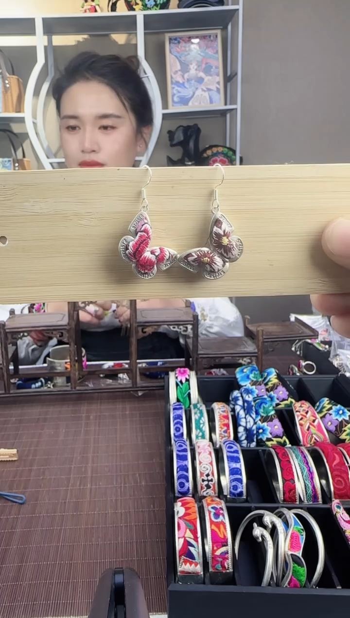 【闪购商品】织绣非遗手工刺绣蝴蝶耳环