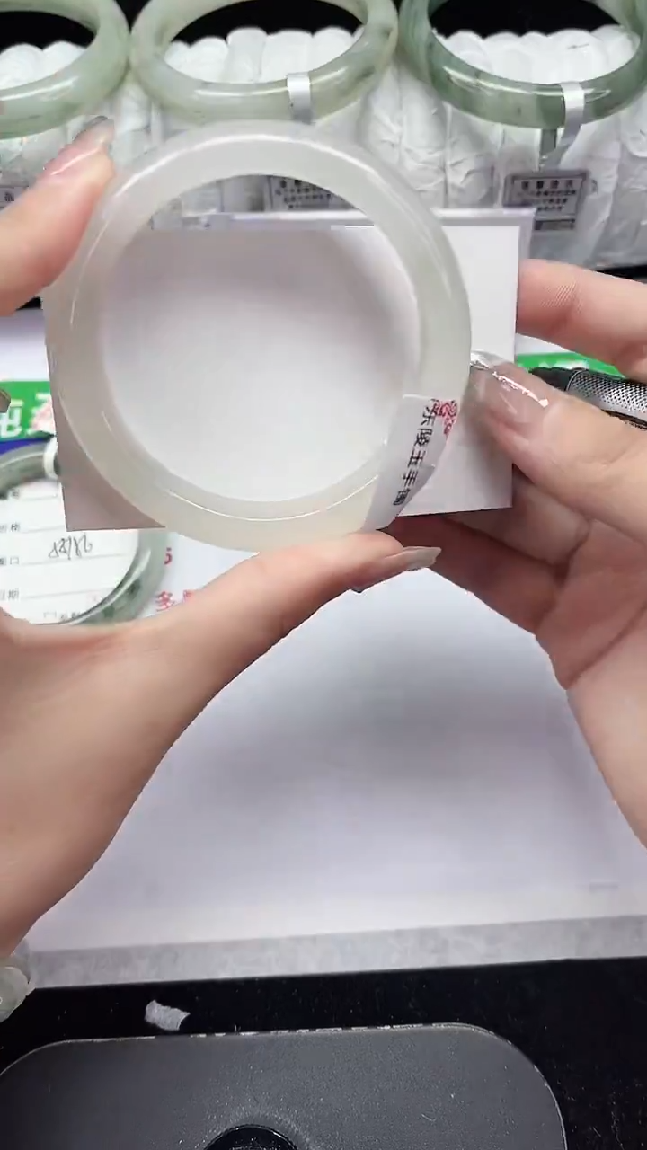 未镶嵌手镯石英质玉136-56/57