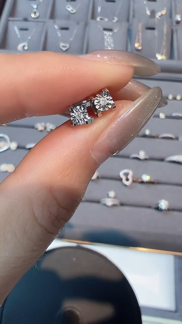 【闪购商品】钻石耳饰18K金镶嵌多样性发一