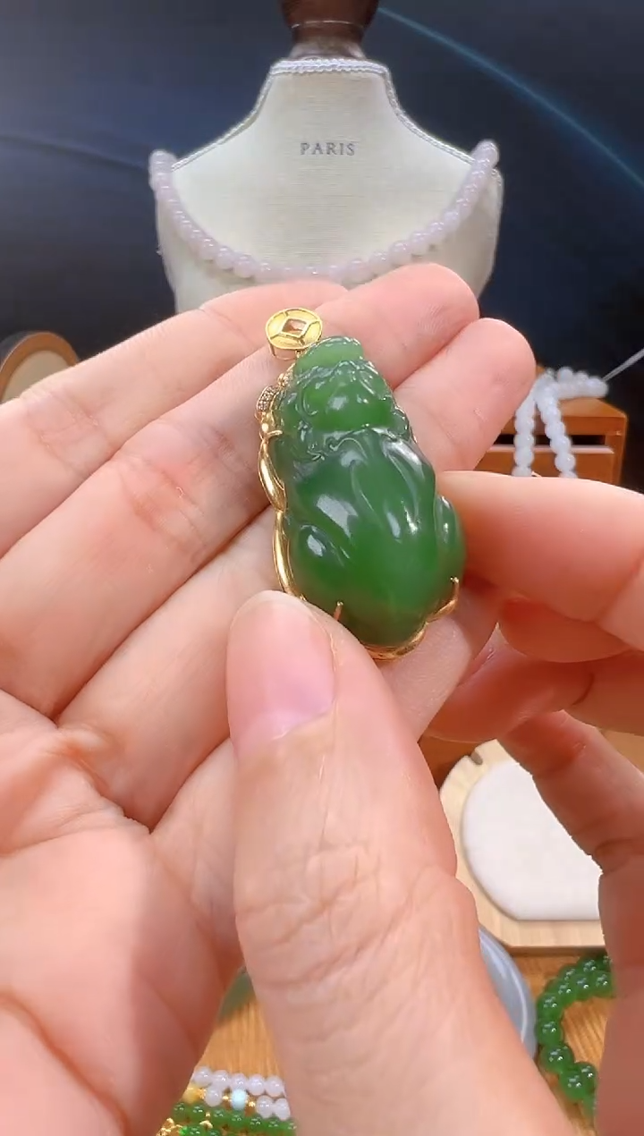 颈饰18K金镶嵌和田玉多样性拍一发一 cg