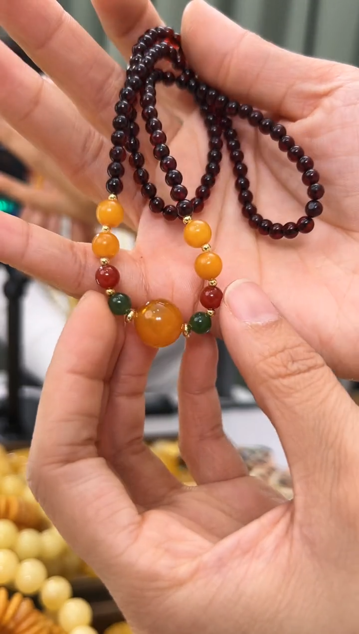 【闪购商品】琥珀裸石未镶嵌蜜蜡项链多样性发其中一个