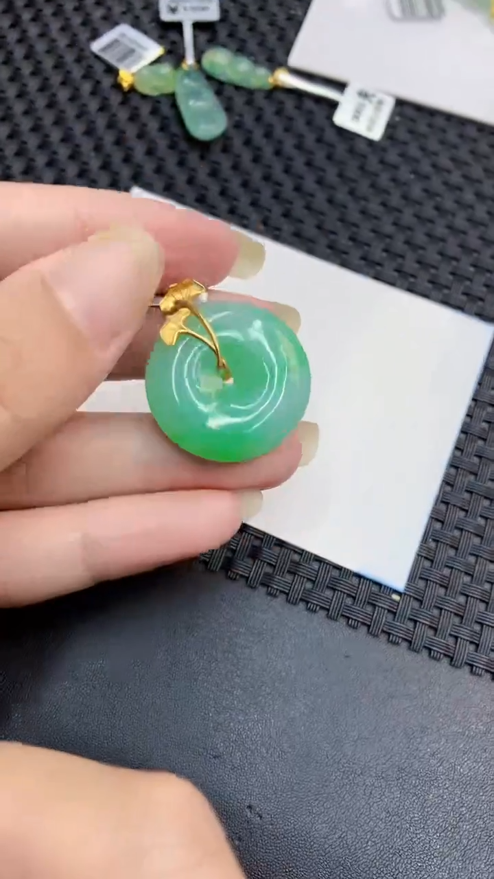 【闪购商品】翡翠颈饰18K金镶嵌            8