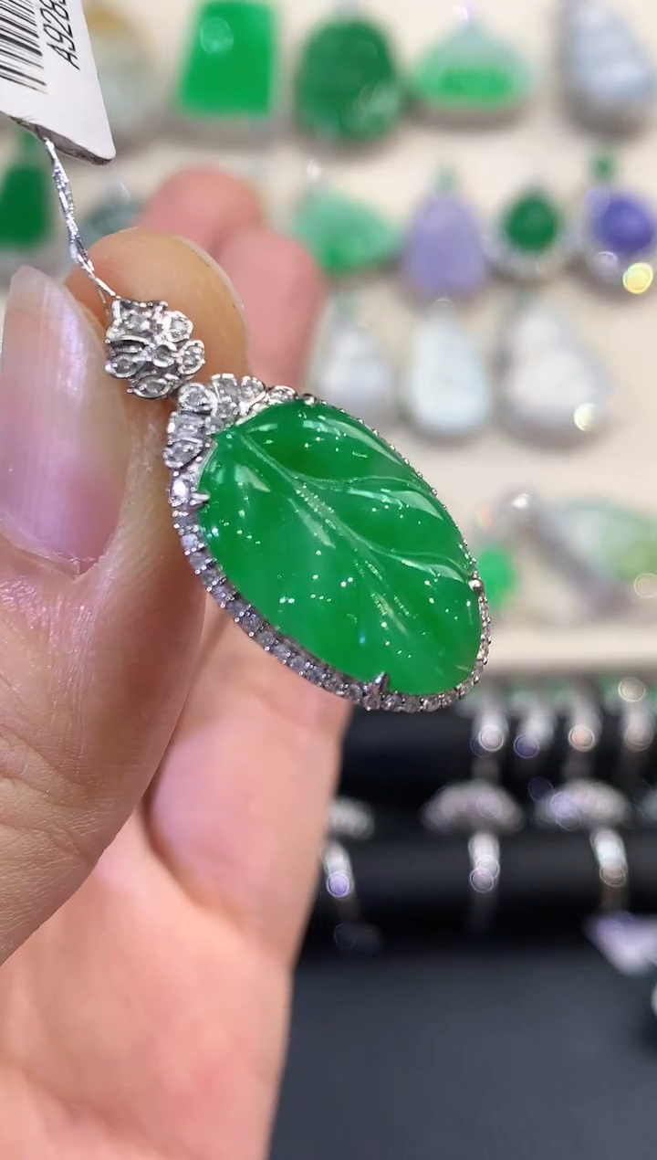 【闪购商品】翡翠吊坠(不含链)18K金镶嵌B138