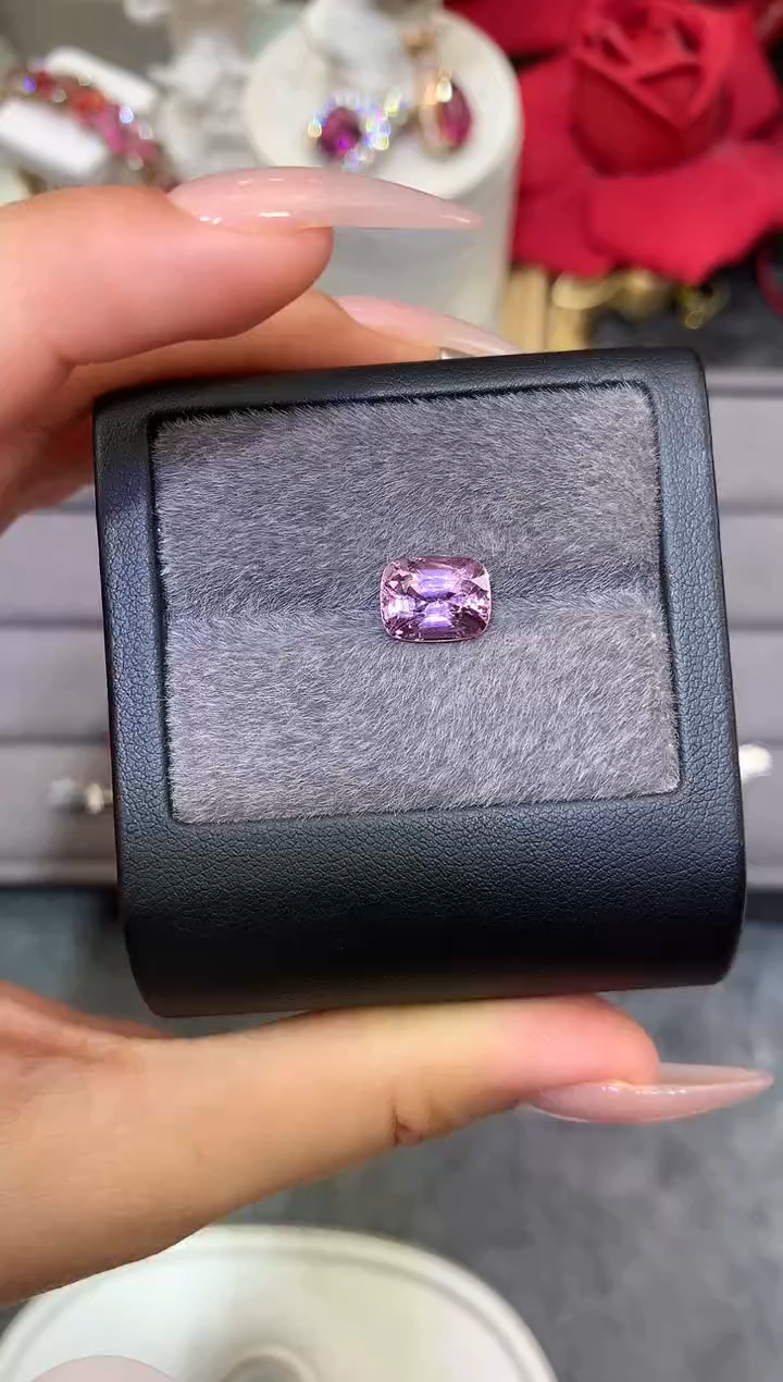 未镶嵌裸石定制尖晶石枕型 丁香色调 3.80ct