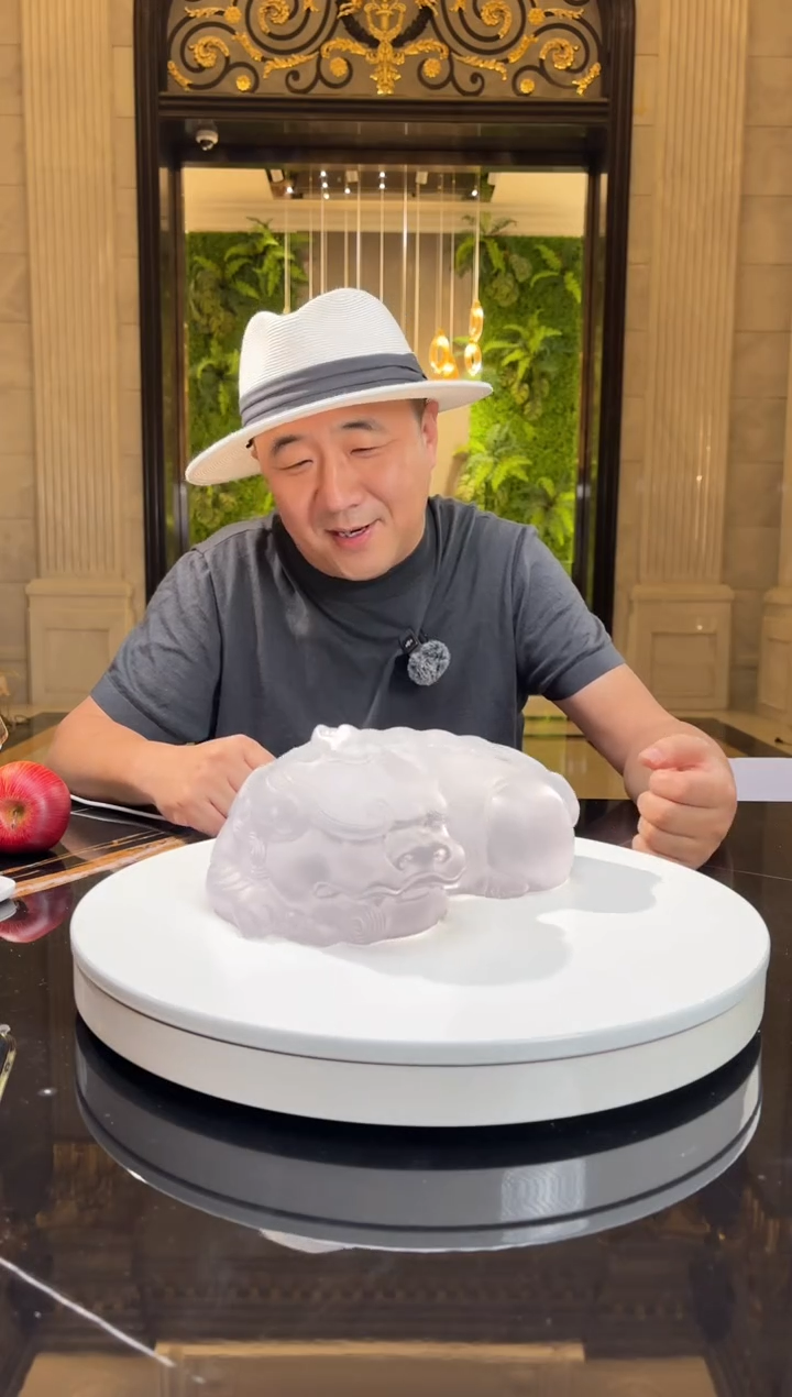 【闪购商品】摆件白色貔貅艺术琉璃摆件A56