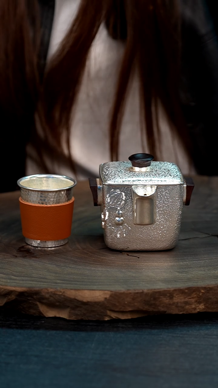 【闪购商品】手工锤纹银手抓壶+1杯子