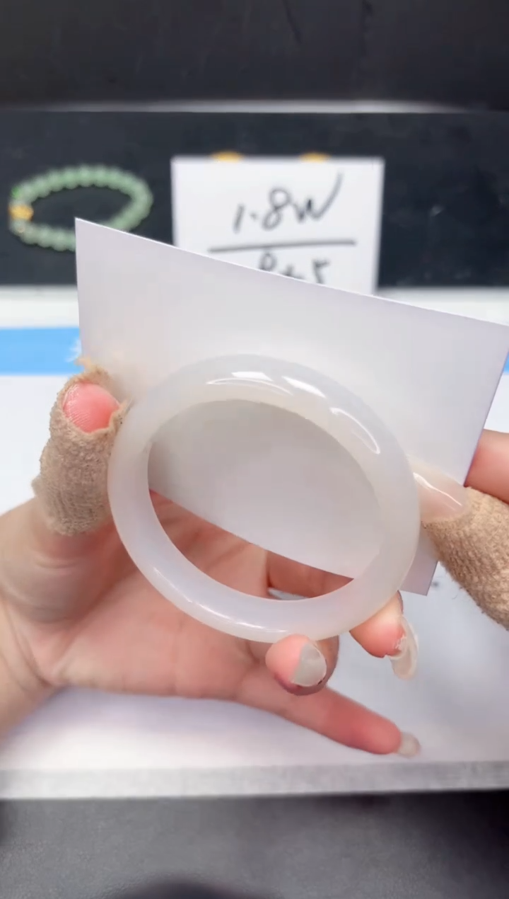 【闪购商品】石英质玉手镯未镶嵌299-53.1