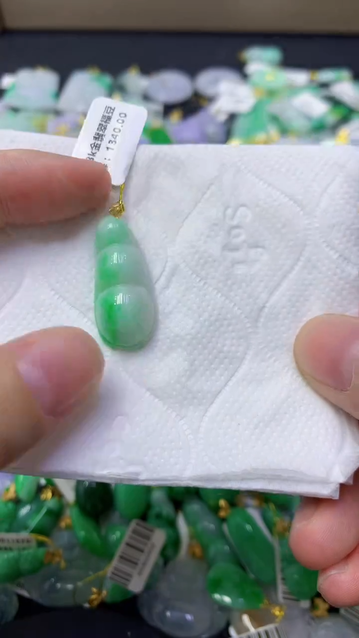 颈饰18K金镶嵌翡翠天然缅甸翡翠A货