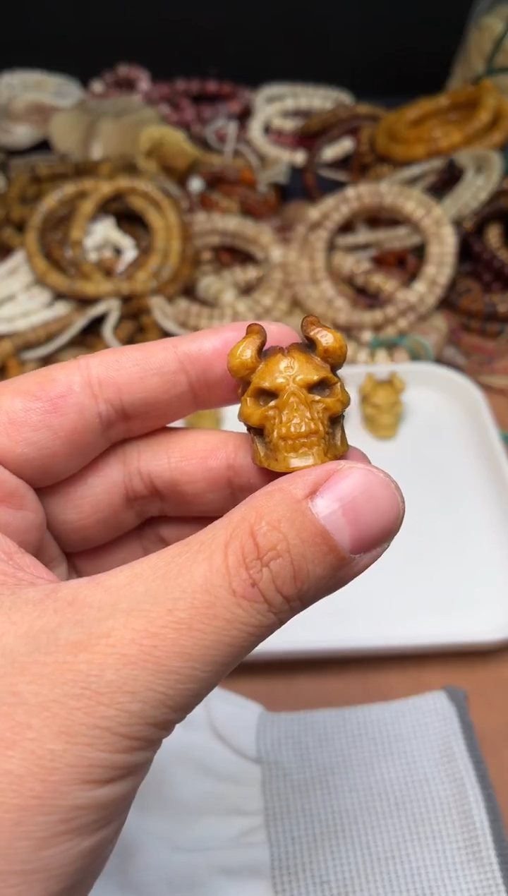 牛骨其他M*张杂件479-鹿角雕刻骷髅王