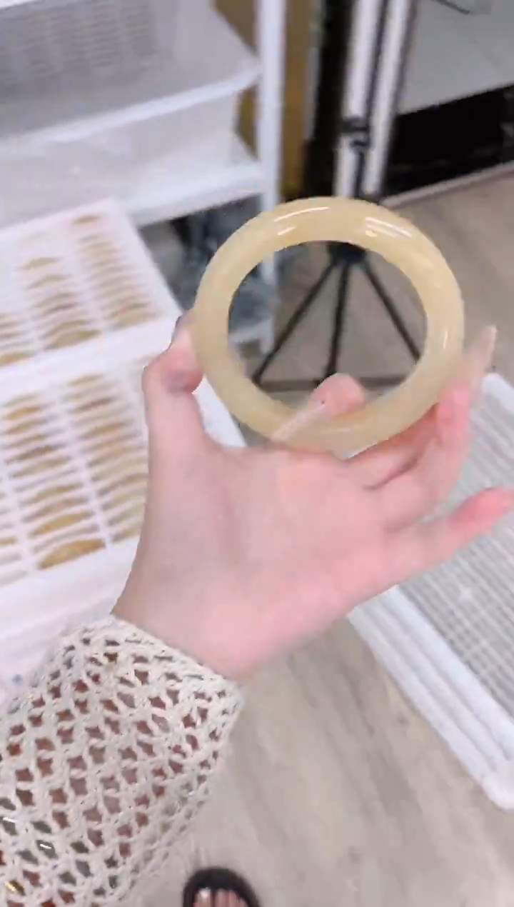 未镶嵌手镯石英质玉268-65黄