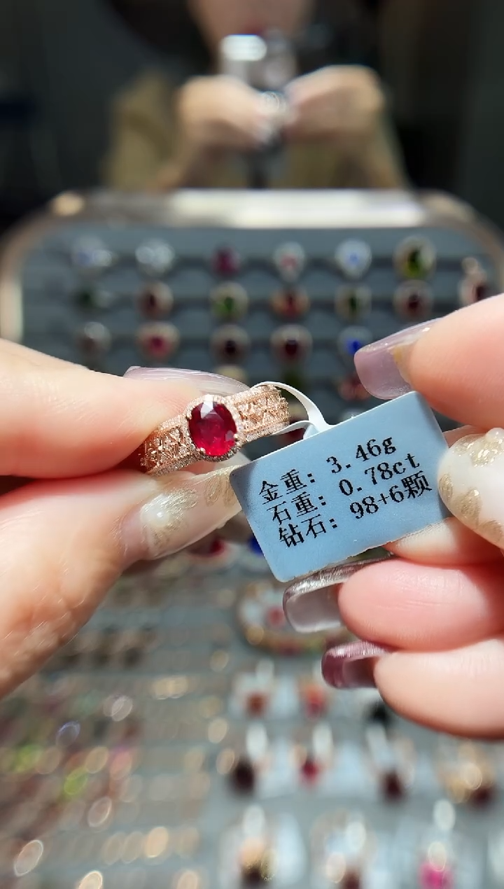 18K金镶嵌戒指红宝石0.78
