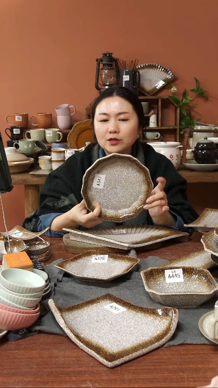 陶瓷A347 一只陶瓷粗陶花边盘可能微瑕