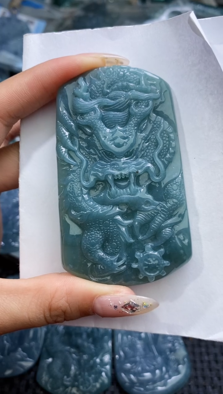 【闪购商品】翡翠颈饰未镶嵌          