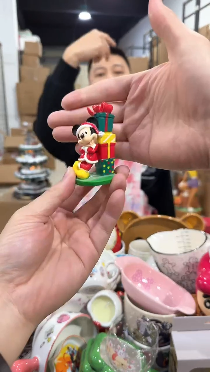 瓷片米奇靠礼物摆件