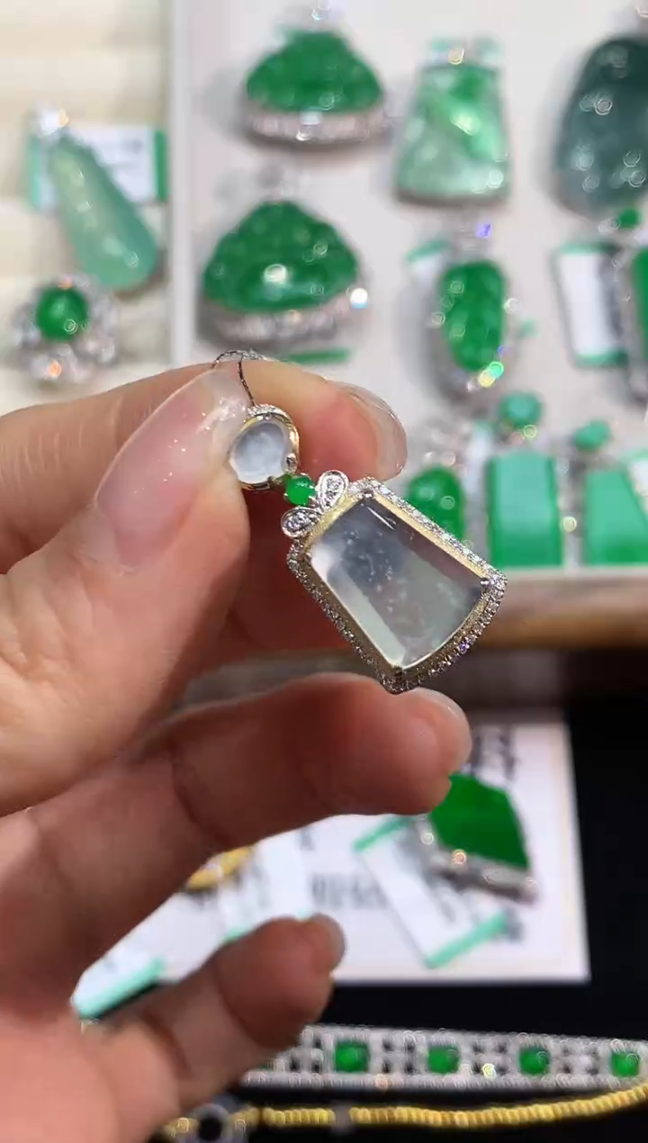 【闪购商品】翡翠吊坠(不含链)18K金镶嵌1237