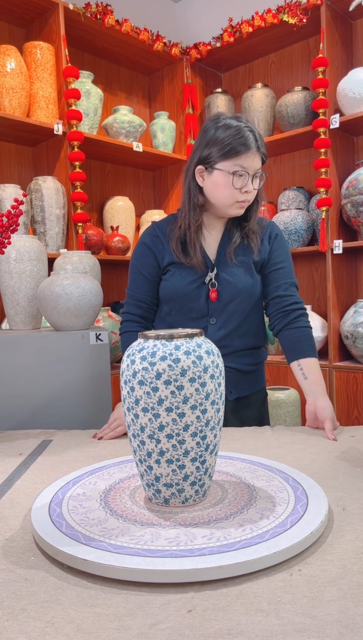 【闪购商品】瓶精品陶瓷花瓶 无花 白底小兰花 中号