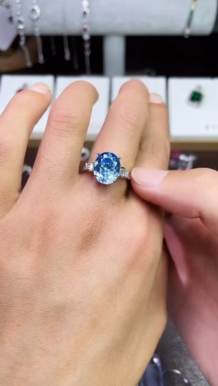 足铂镶嵌合成（培育）蓝宝石戒指/指环冰蓝戒指