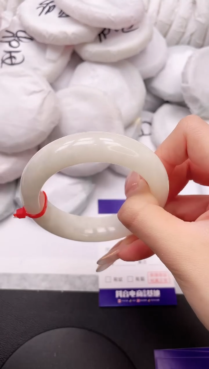 【闪购商品】和田玉手镯未镶嵌17K75-57