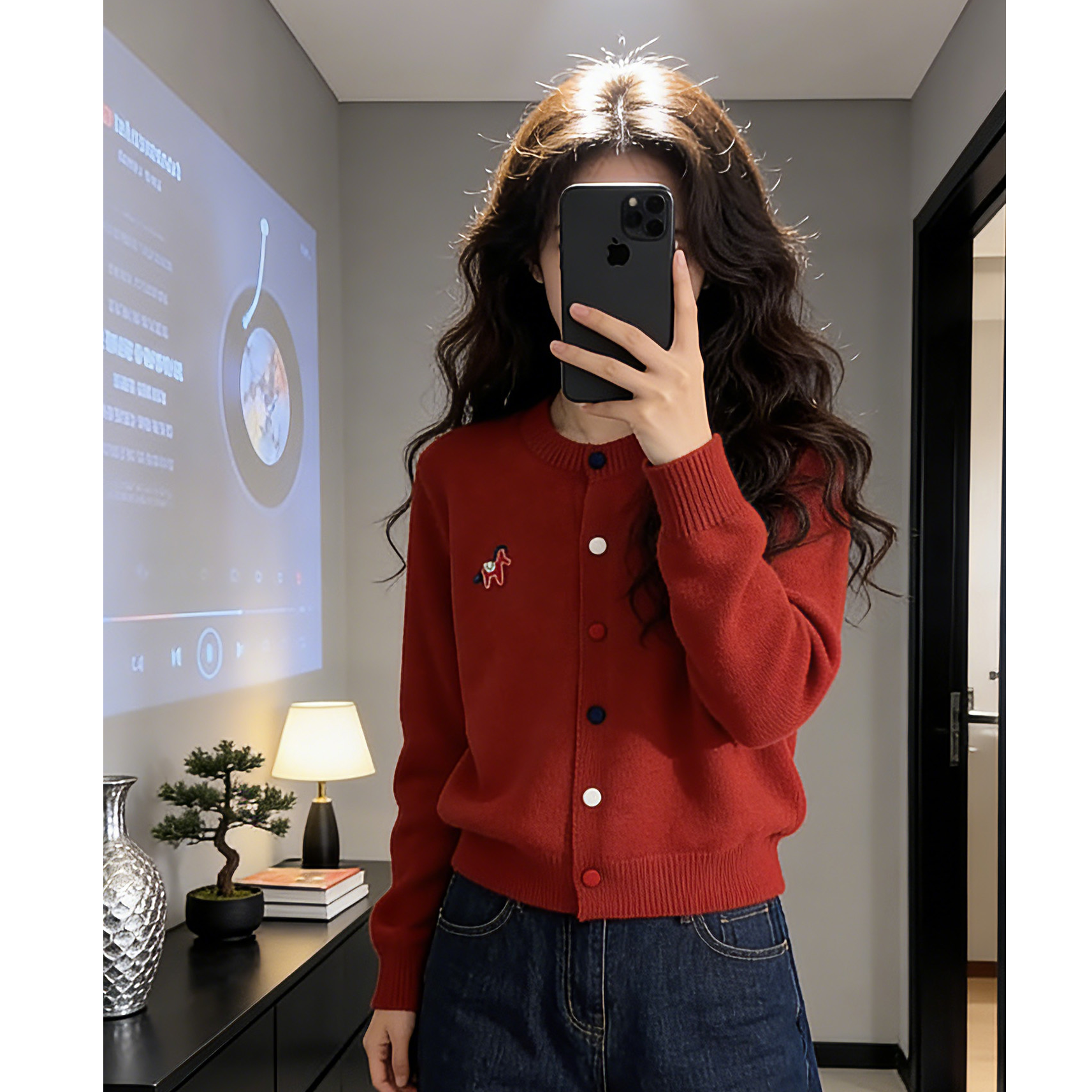 韩系温柔风彩扣小马减龄红色毛衣外套新款春秋冬季圆领针织上衣女