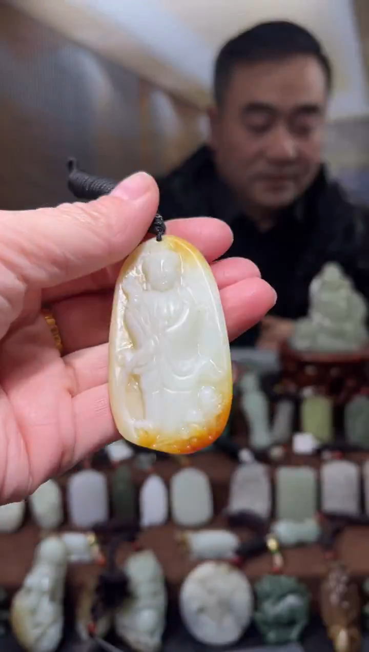 颈饰未镶嵌和田玉.