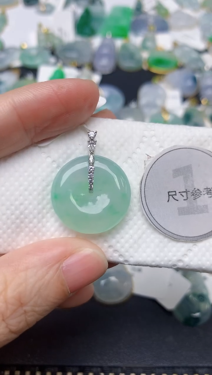 颈饰18K金镶嵌翡翠天然缅甸A货翡翠