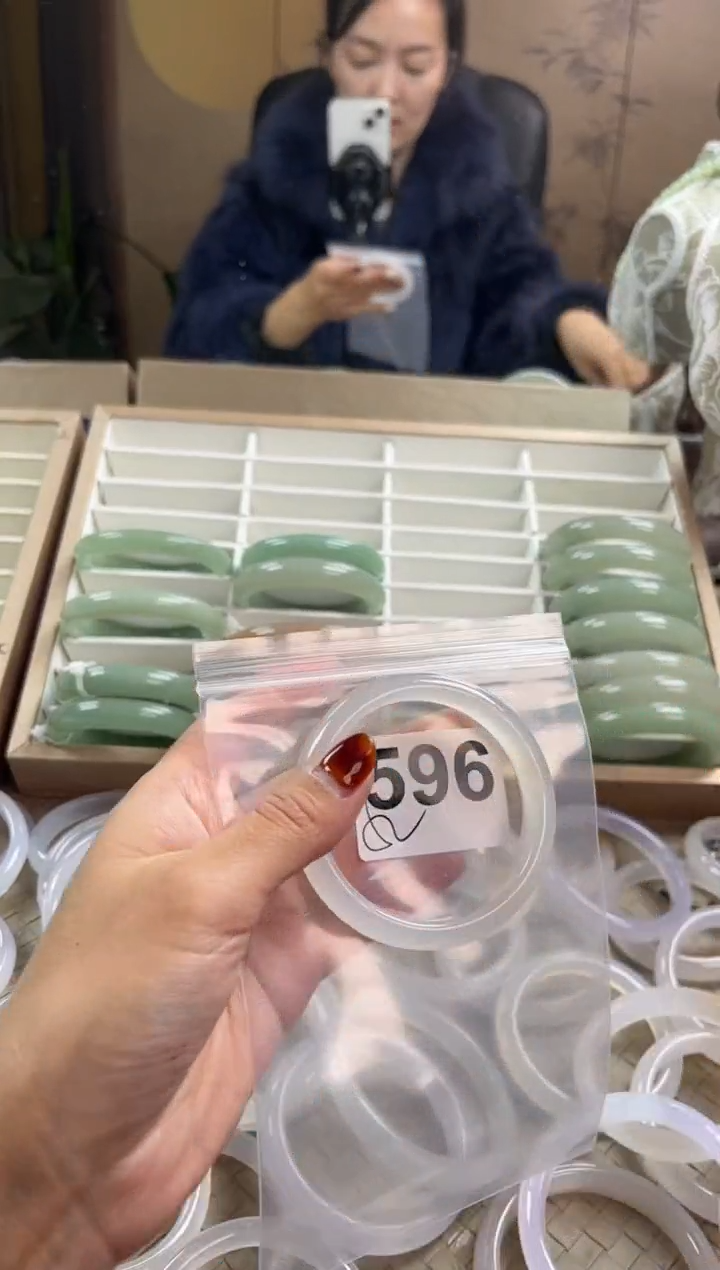 手镯玛瑙/玉髓未镶嵌596