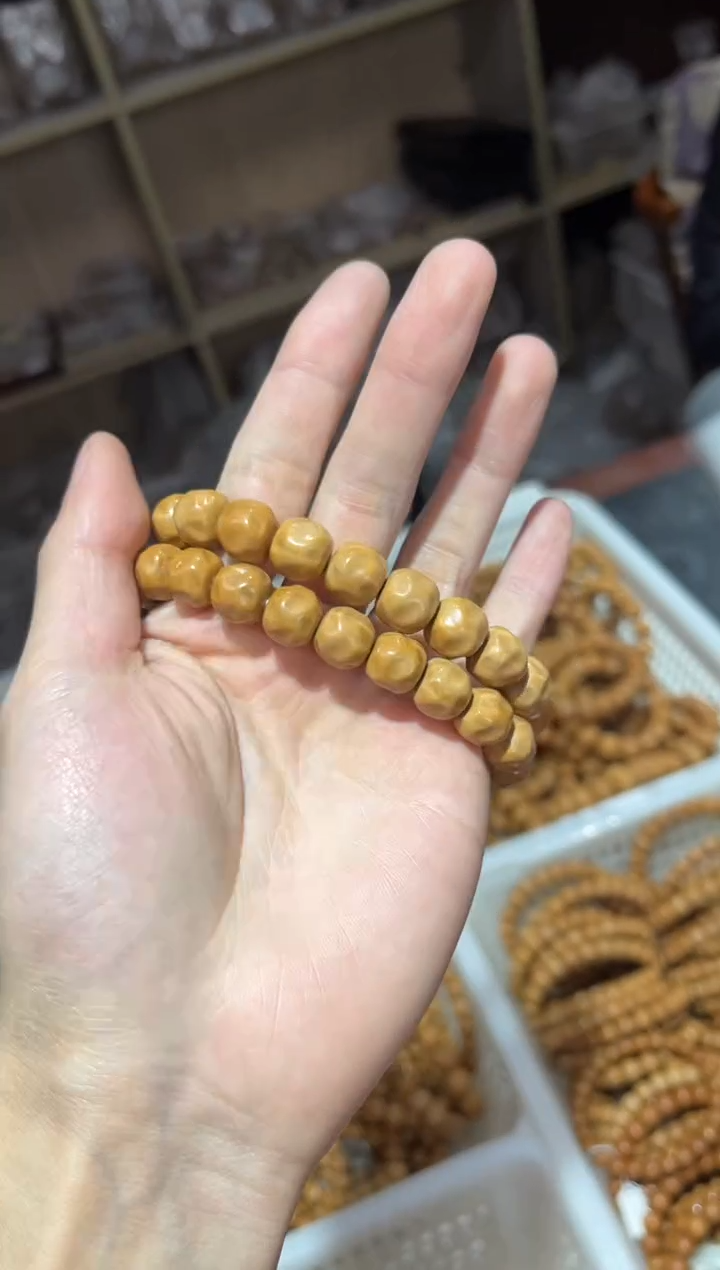 【闪购商品】猴头核桃吊坠全品奶酪
